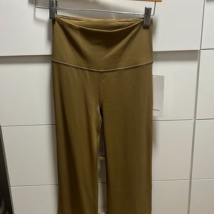 Lululemon Groove SHR Nulu Flared Pant Size 4
